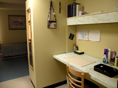 Desk Area 2013 10:10:56 AM